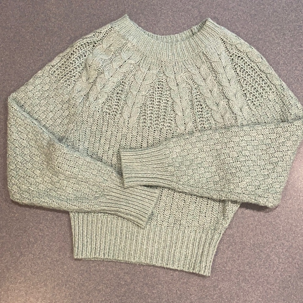 American Eagle sage cable knit sweater